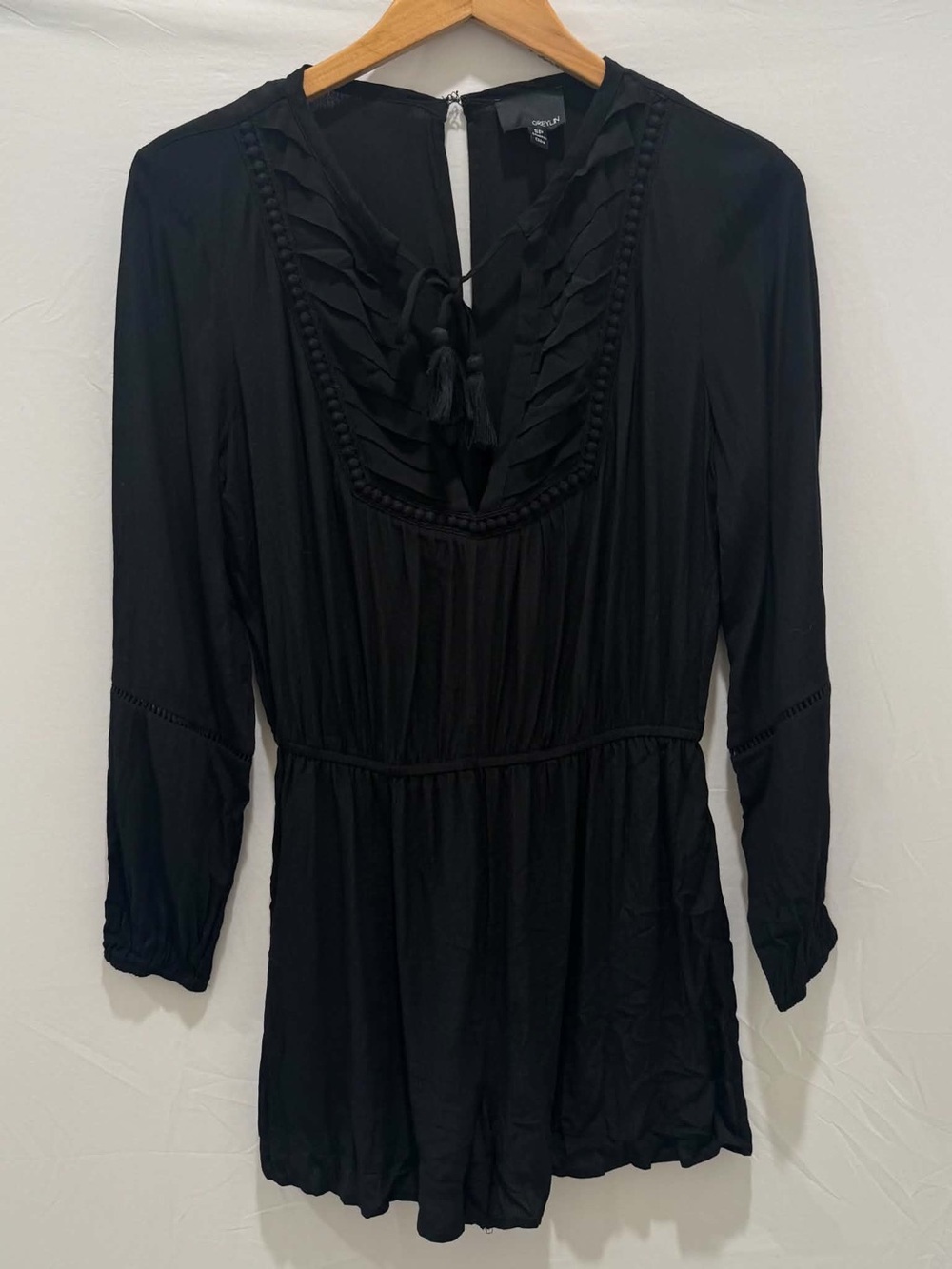 Greylin Anthropologie Black Long-Sleeve Ruffle V-Neck Tie Romper Women Petite S